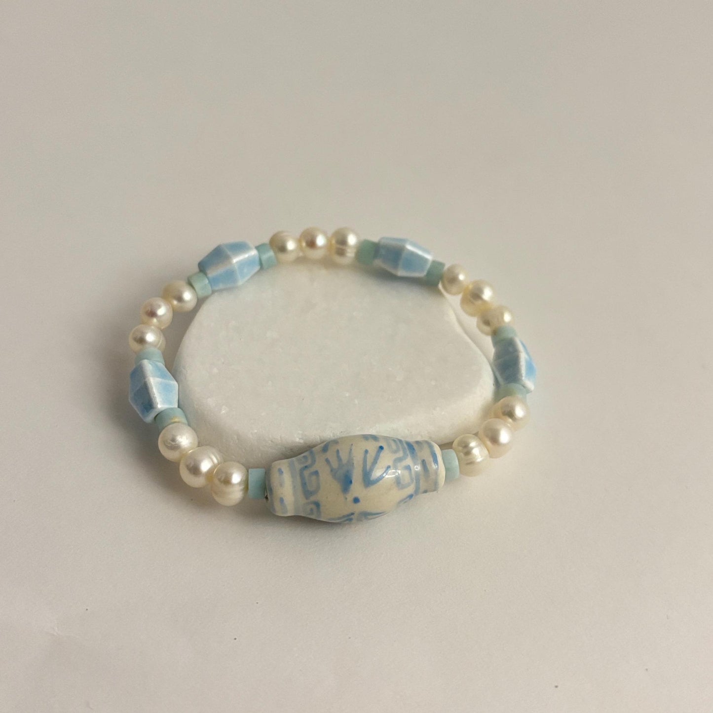 Porcelain Vase Pearl Bracelet, Ceramic Bead and Freshwater Pearl Jewelry, Handmade Gift for Her, Blue and White Beaded Bracelet