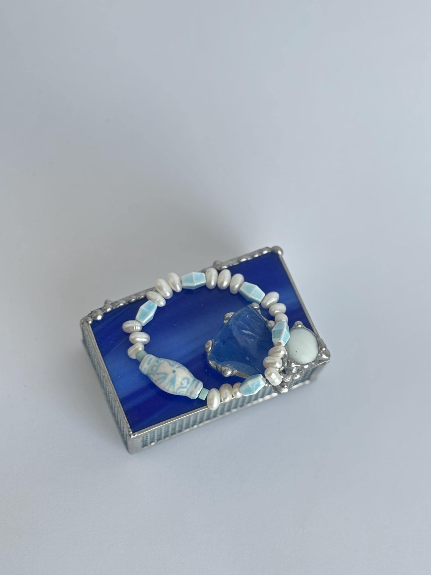 Porcelain Vase Pearl Bracelet, Ceramic Bead and Freshwater Pearl Jewelry, Handmade Gift for Her, Blue and White Beaded Bracelet