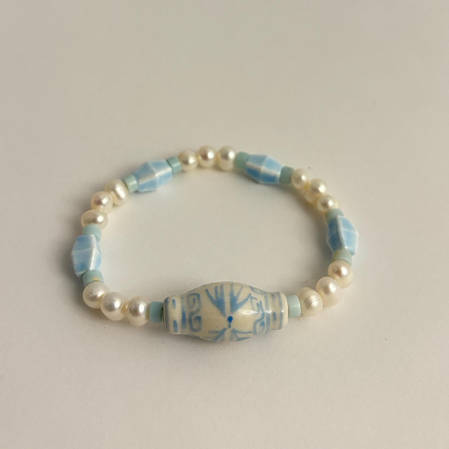 Porcelain Vase Pearl Bracelet, Ceramic Bead and Freshwater Pearl Jewelry, Handmade Gift for Her, Blue and White Beaded Bracelet